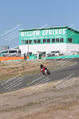 media/Apr-20-2025-AHRMA (Sun) [[393a79c373]]/Race/Group 11 early race/Turn 4b/